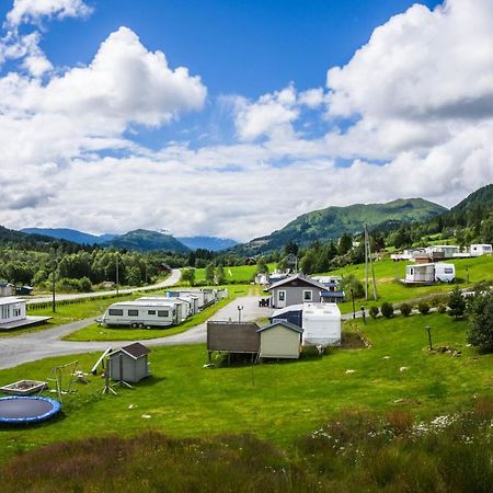Smordal Hytteutleie Og Camping Nordfjordeid Exterior photo