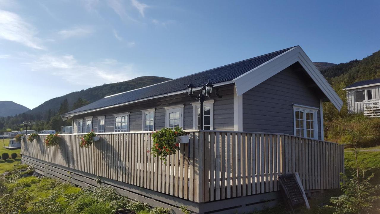 Smordal Hytteutleie Og Camping Nordfjordeid Exterior photo